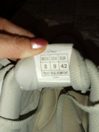 Zapatillas Nike Grises y Blancas