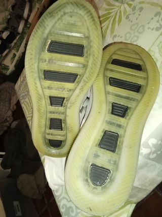 Zapatillas Nike Grises y Blancas