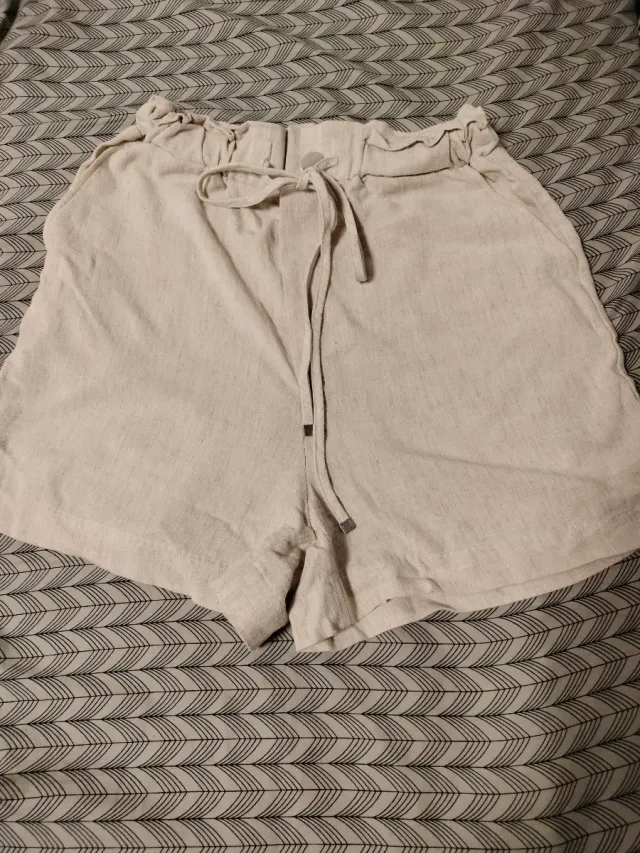 Pantalón corto lino beige