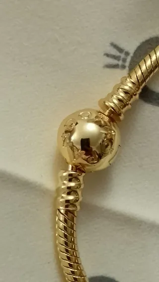 Pulsera Pandora Dorada. 17 cm . Lleva caja y bolsa