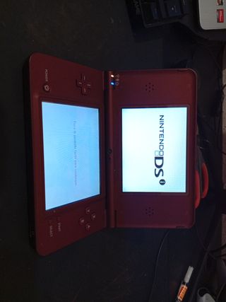 Nintendo DSi XL Roja