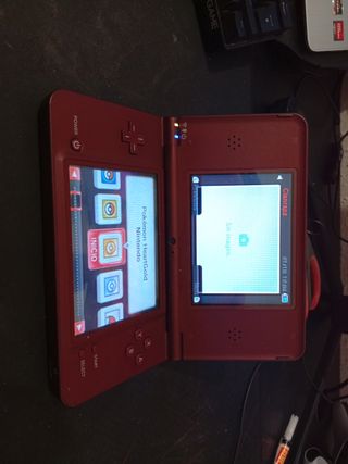 Nintendo DSi XL Roja