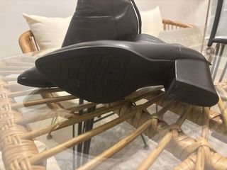 Botines de piel negros