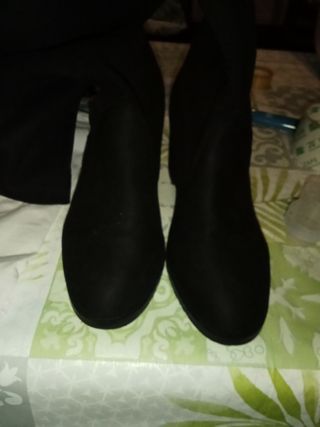 Botas altas ante negras
