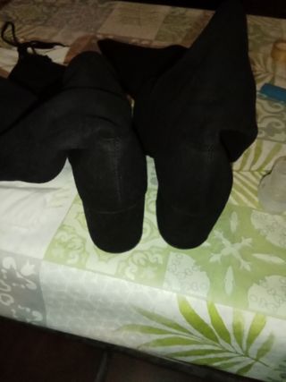 Botas altas ante negras