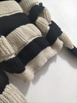 Jersey de cuello alto a rayas elastico corto 