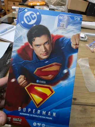 Figura Acción Superman 1/9 DC Comics