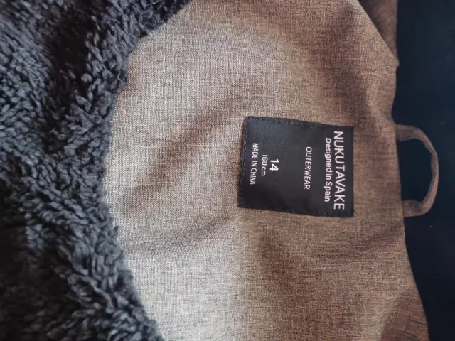 Abrigo niño marrón y negro, talla 14 años