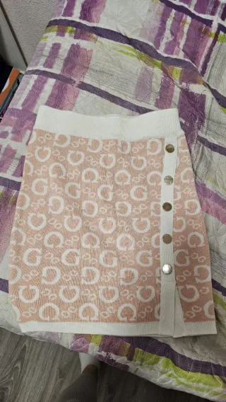 Falda Guess rosa y blanca