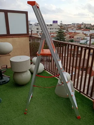 Escalera Plegable Naranja y Plata