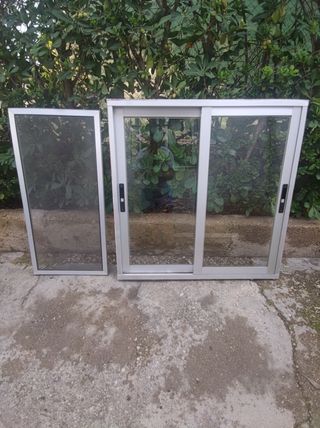 Ventana aluminio con mosquitera.