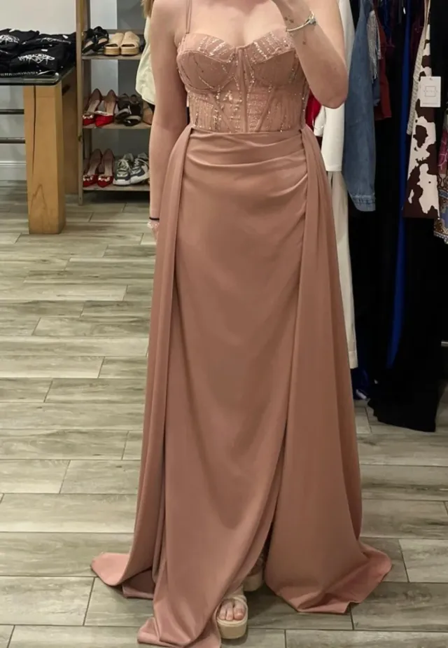 Vestido largo con abertura