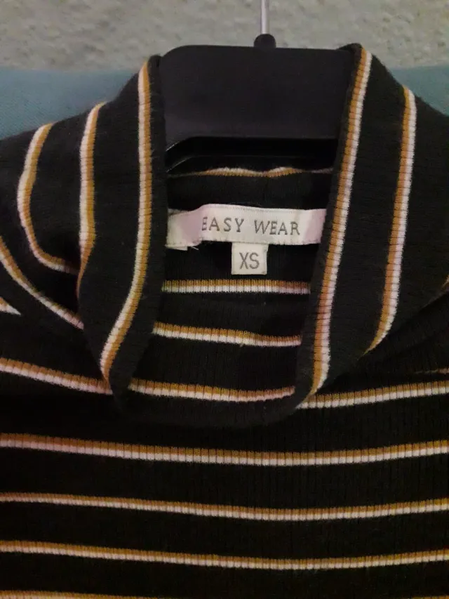 Camiseta de rayas cuello alto