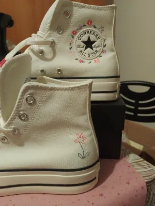 Converse ricami floreali 