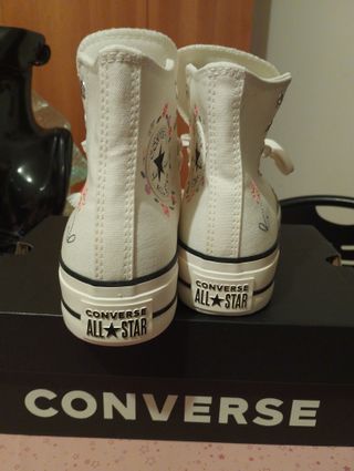 Converse ricami floreali 
