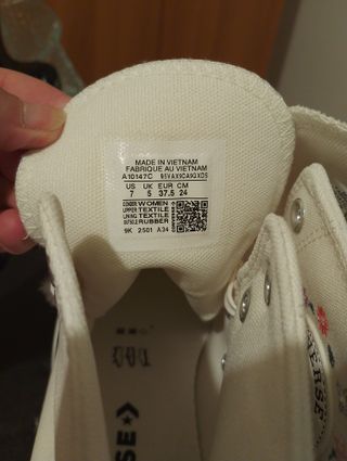 Converse ricami floreali 