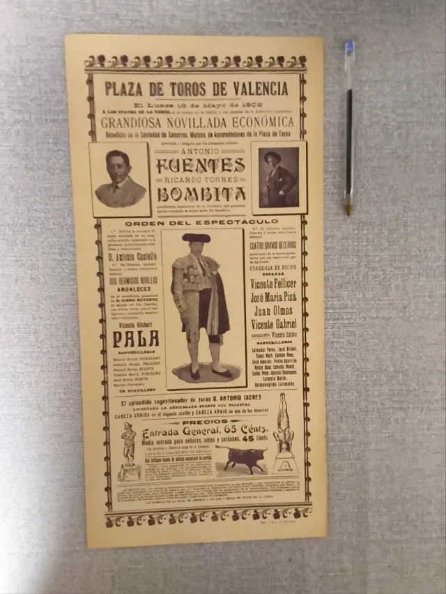 lote 10 carteles tautinos