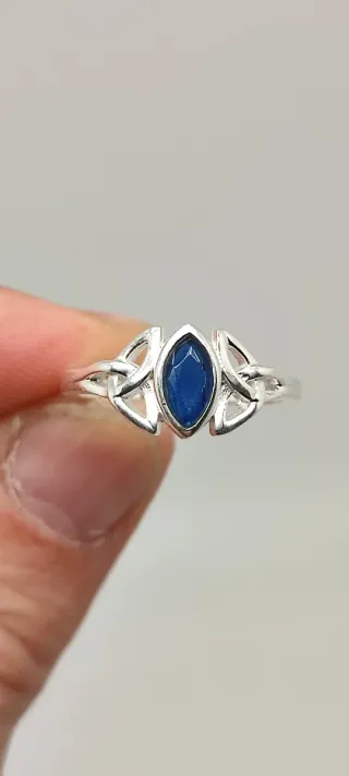 Anillo de Plata y Zafiro. 