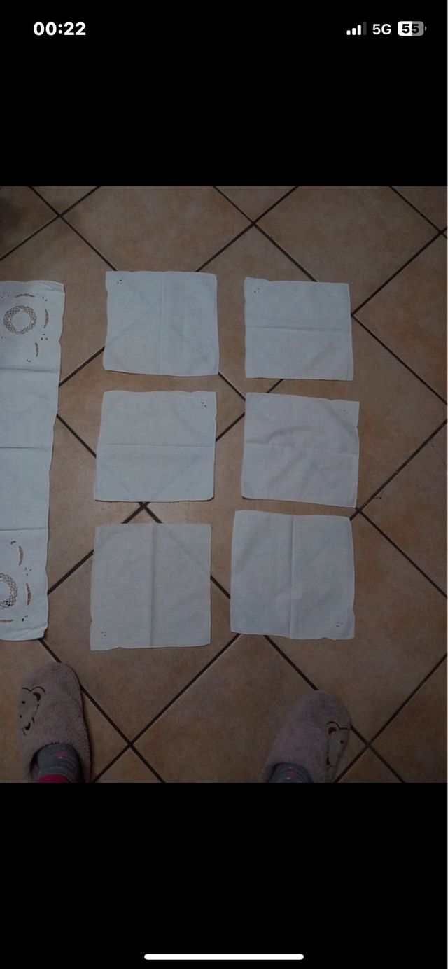 Tovaglietta da tè e 6 tovagliette all'uncinetto