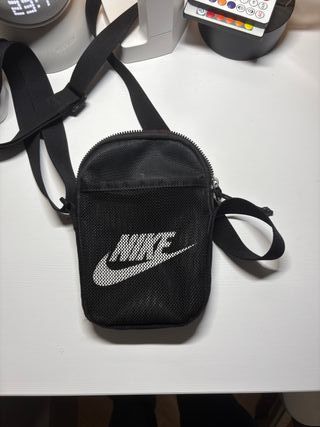 Riñonera Nike Negra