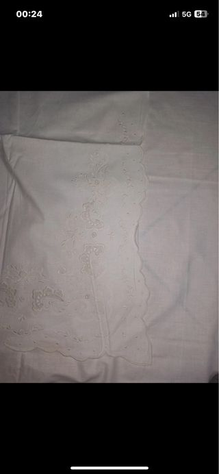 Lenzuolo matrimoniale bianco ricamato e 2 federe