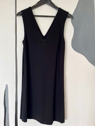 Vestido negro de punto corte recto