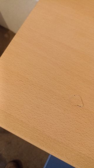 Escritorio madera clara y azul