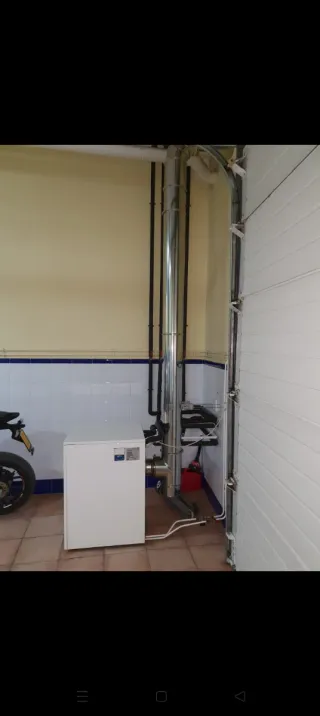 Caldera Roca, depósito 1000L + Chimenea Inox