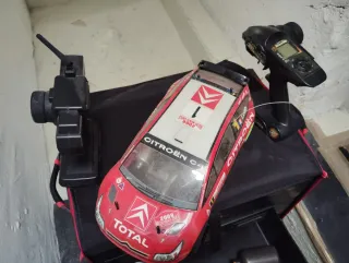 Se venden coches de gasolina a escala