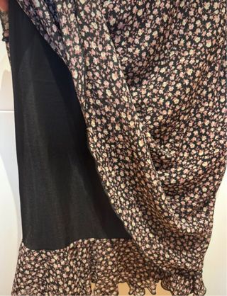 Falda Kiabi floral negra y rosa talla 46