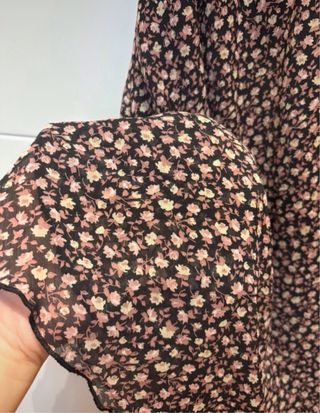Falda Kiabi floral negra y rosa talla 46