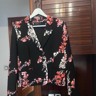 Falda y chaqueta elegantes estampado floral