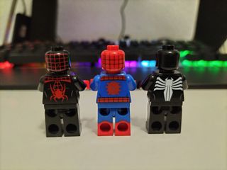 Minifiguras LEGO Spider-Man, Miles y Venom Marvel