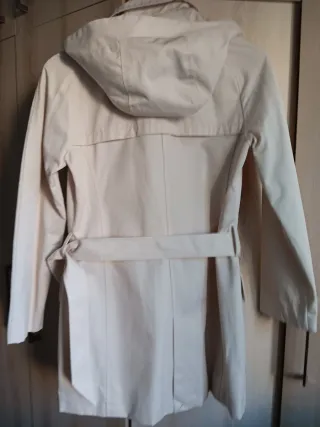Parka Stradivarius beige blanco