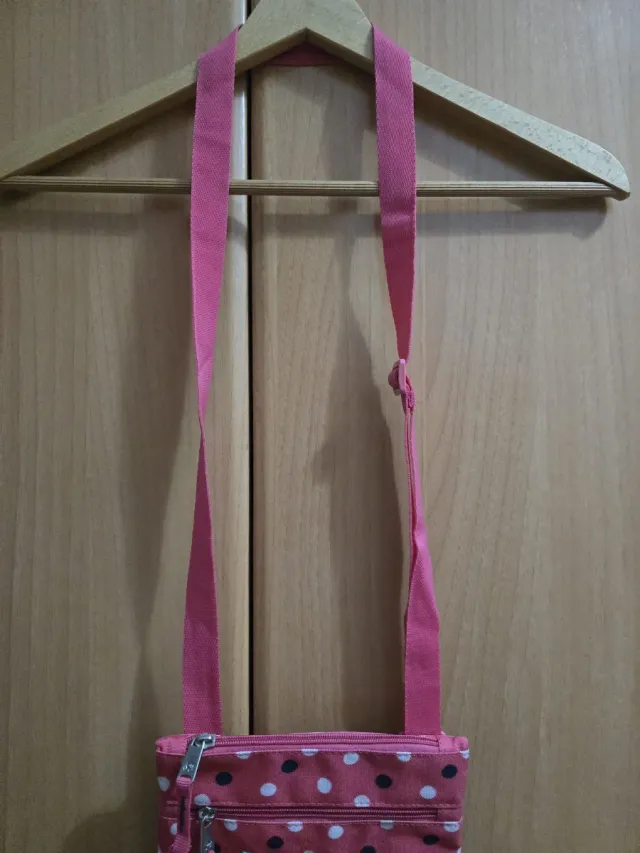 Bolso Pepe Jeans lunares rosa.
5,30 EUROS