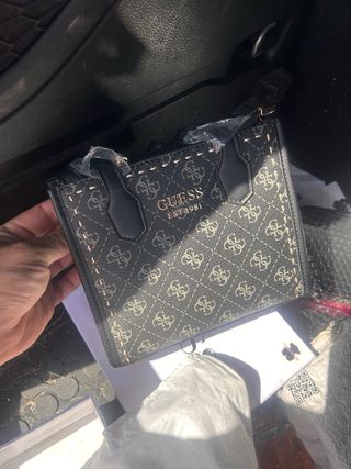 Bolso negro y dorado