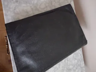 Cartera de mano cuero negro