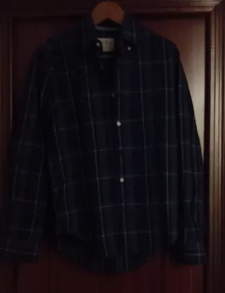 Bonita camisa masculina con estampado de cuadros