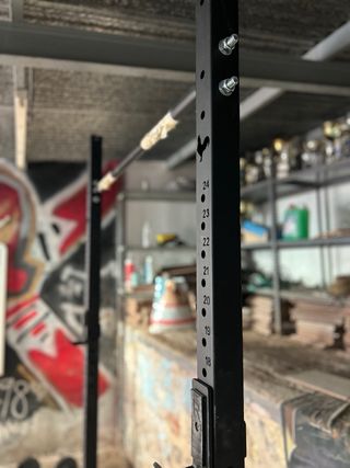 Rack de sentadillas con barra dominadas