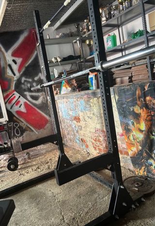 Rack de sentadillas con barra dominadas