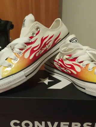 Converse fiamme bianche