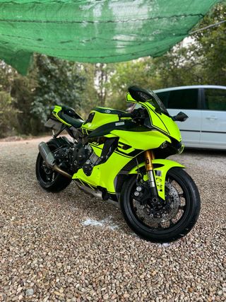 Yamaha R1 2016
