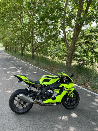 Yamaha R1 2016