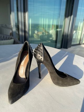 Zapatos de tacón con suela protectora  de cuero 