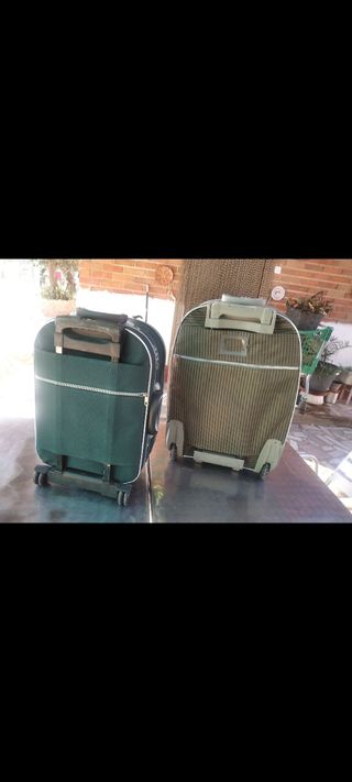 Maletas de viaje
De varias medidas 
En buen estado