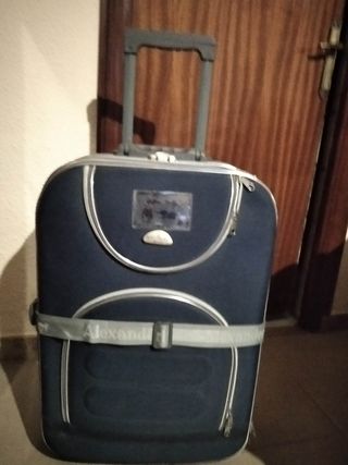 Maletas de viaje
De varias medidas 
En buen estado