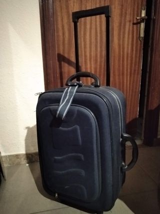 Maletas de viaje
De varias medidas 
En buen estado