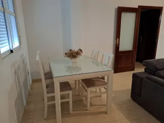 Urge venta mesa de comedor + 4 sillas