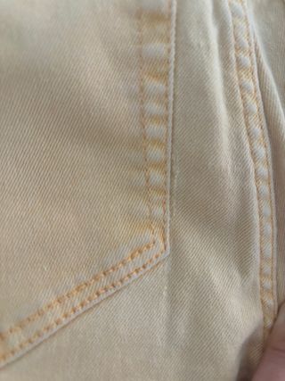 Pantalón jean kick flare acampanado y anaranjado 