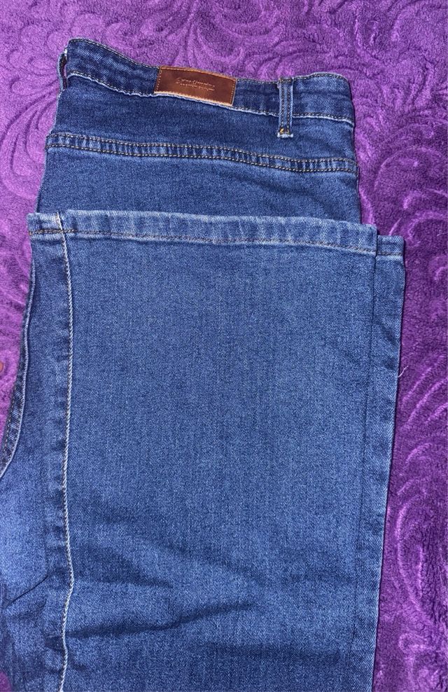 Pantalón vaquero Stradivarius azul